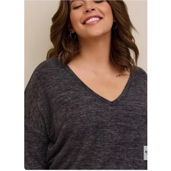 Torrid Super Soft Knits Relaxed Fit Soft Plush V Neck Top Size 0 / Large - Picture 4 of 7